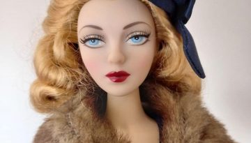 Photo du visage de la poupée blonde Gene Marshall de Mel Odom
