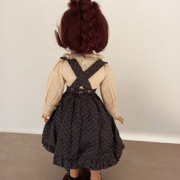 Photo de dos de la poupée Christie de Catherine Refabert