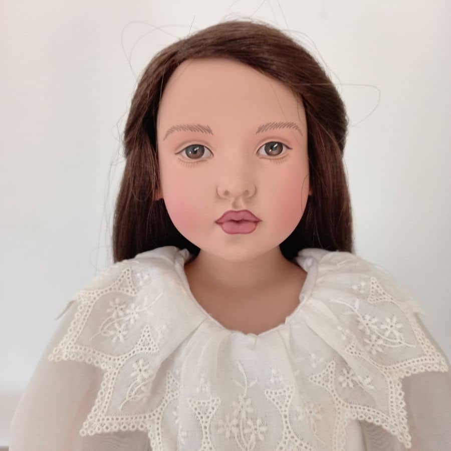 Photo du visage de la poupée Molly d'Helen Kish
