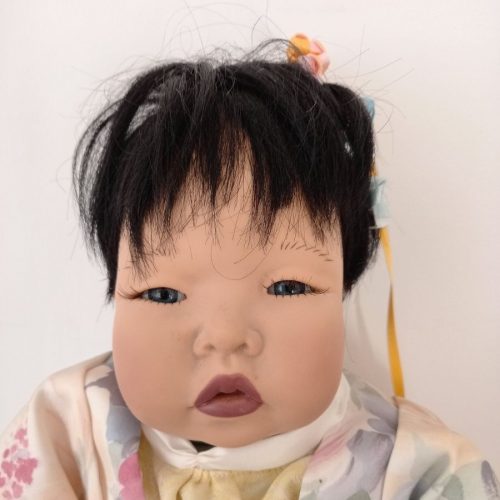 Photo du visage de la poupée Mei Fong de Carin Lossnitzer pour Gôtz