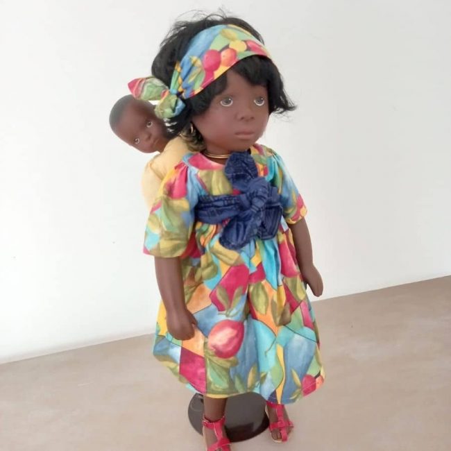 Photo de la poupée africaine de Sylvia Natterer pour Götz