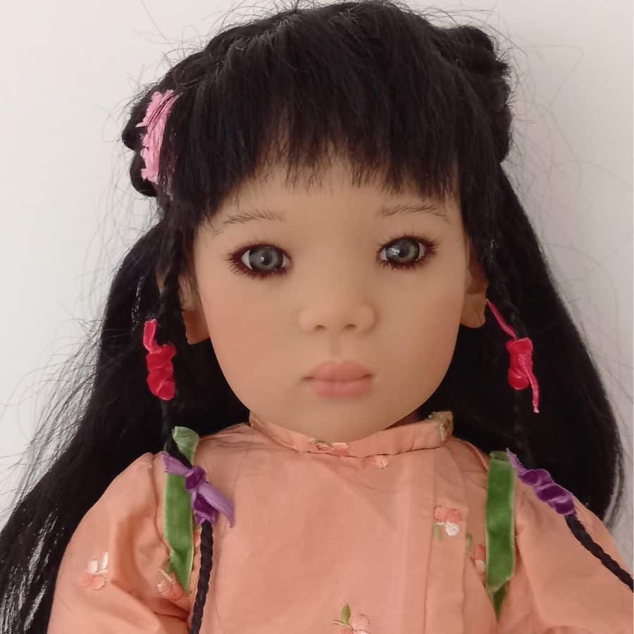Photo du visage de la poupée Mia Yin d'Annette Himstedt