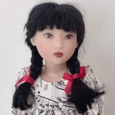 Photo du visage de la poupée Song Take Note d'Helen Kish