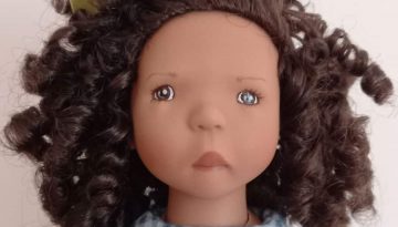 Photo du visage de la poupée Kari de Zwergnase