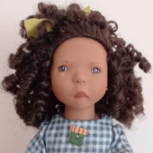 Photo du visage de la poupée Kari de Zwergnase
