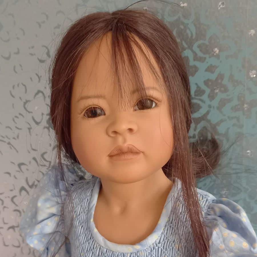 Photo du visage de la poupée Isabelle d'Heidi Plusczok