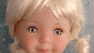 Photo du visage de la poupée Sky de Ruby Red