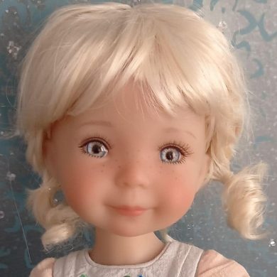 Photo du visage de la poupée Sky de Ruby Red