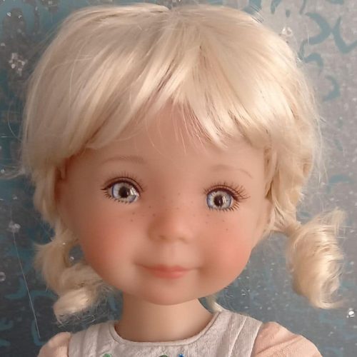 Photo du visage de la poupée Sky de Ruby Red