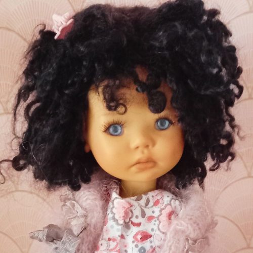 Photo du visage de la poupée Saffi de Meadow