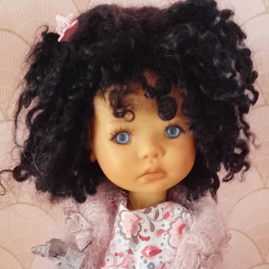 Photo du visage de la poupée Saffi de Meadow